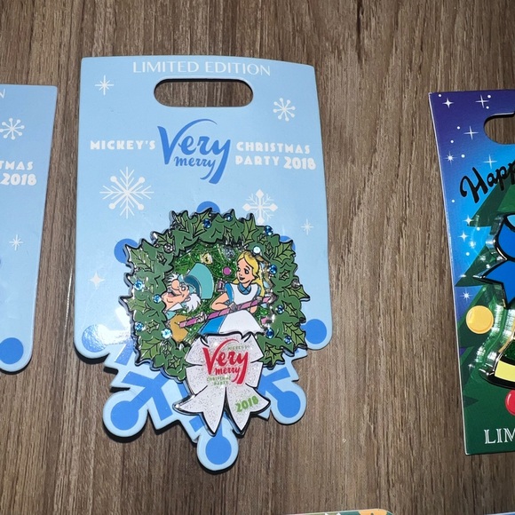 Disney Limited Edition Pin Set - Picture 10 of 14